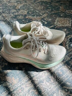 Asics Novablast 4 Light Gray Women's Running Shoes with Mint Accents